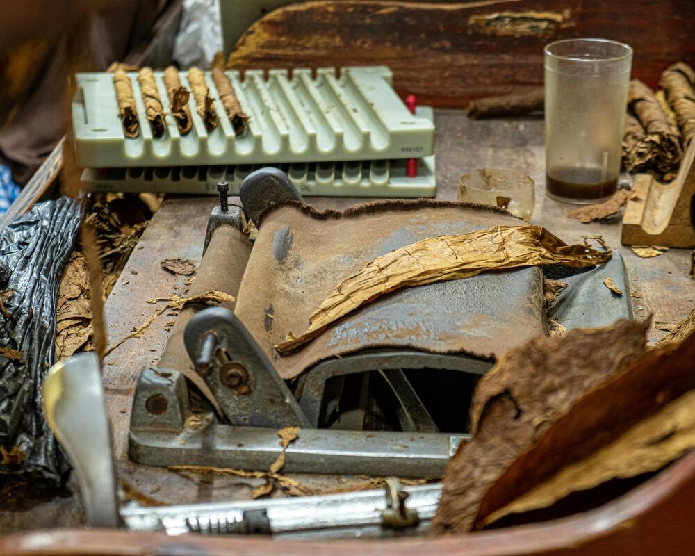 Cigar Detective - Cigar Rolling 101 Secrets of the Master Torcedores
